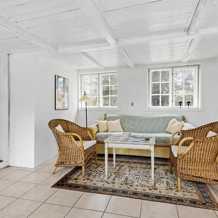 Dom wakacyjny Cozy In Aakirkeby With Wifi Åkirkeby