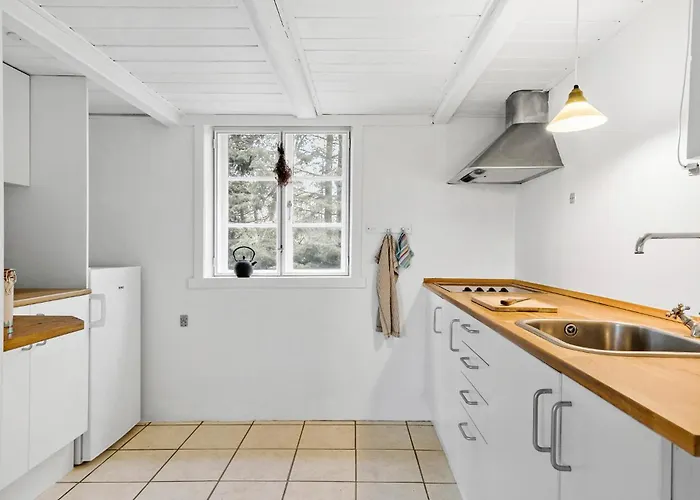 Cozy In Aakirkeby With Wifi 度假居