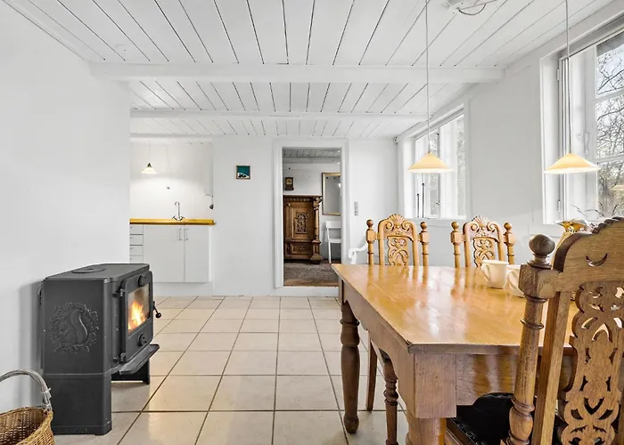 Cozy In Aakirkeby With Wifi 度假居 Åkirkeby