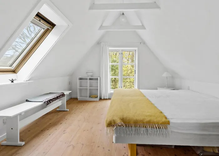 Cozy In Aakirkeby With Wifi