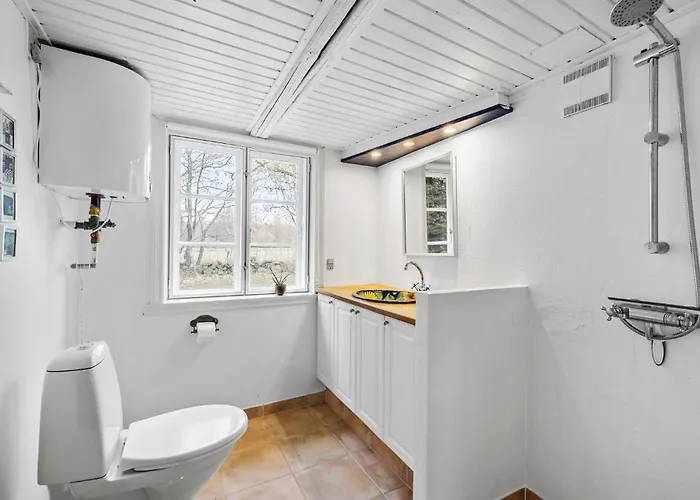 Cozy In Aakirkeby With Wifi בית נופש Åkirkeby